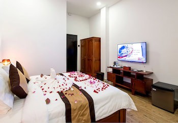 Aristocrat Residence & Hotel