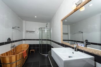 Aristocrat Residence & Hotel