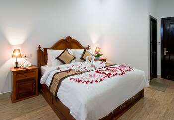 Aristocrat Residence & Hotel