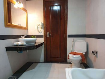 Aristocrat Residence & Hotel