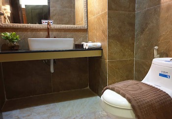 Aristocrat Residence & Hotel