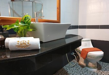 Aristocrat Residence & Hotel