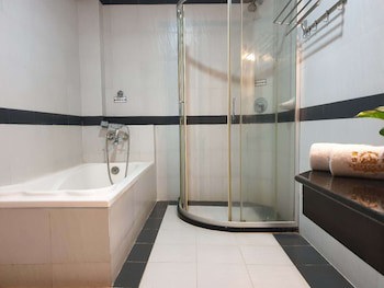 Aristocrat Residence & Hotel