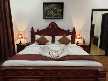 Aristocrat Residence & Hotel