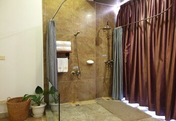 Aristocrat Residence & Hotel