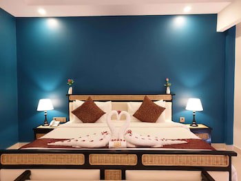 Aristocrat Residence & Hotel