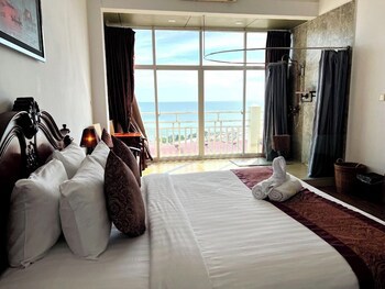 Aristocrat Residence & Hotel