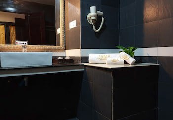 Aristocrat Residence & Hotel