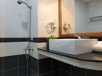 Aristocrat Residence & Hotel