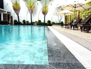 Aristocrat Residence & Hotel