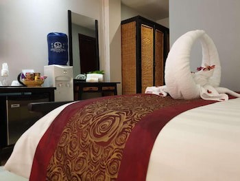 Aristocrat Residence & Hotel