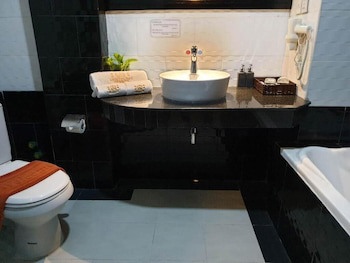 Aristocrat Residence & Hotel