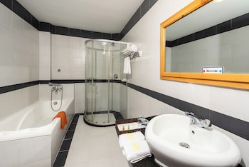 Aristocrat Residence & Hotel