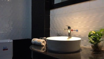 Aristocrat Residence & Hotel