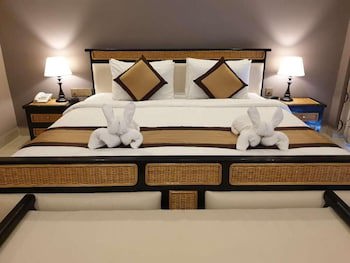 Aristocrat Residence & Hotel