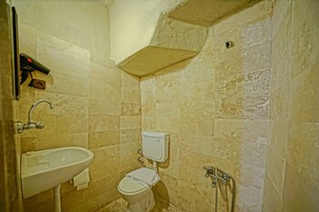 Elysee Cave House