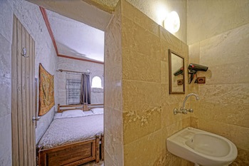 Elysee Cave House