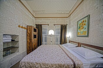 Elysee Cave House