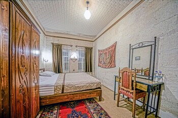 Elysee Cave House
