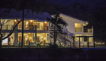 Acron Waterfront Resort