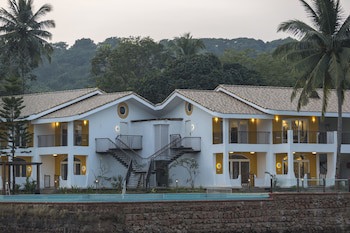 Acron Waterfront Resort