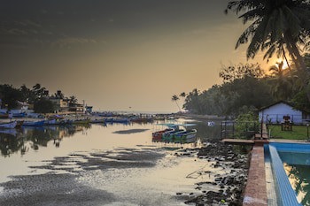 Acron Waterfront Resort