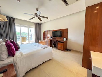 Acron Waterfront Resort