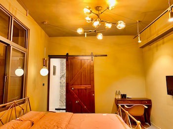 Baker Street Design Inn