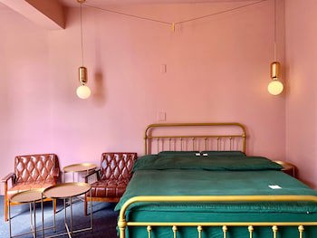 Baker Street Design Inn