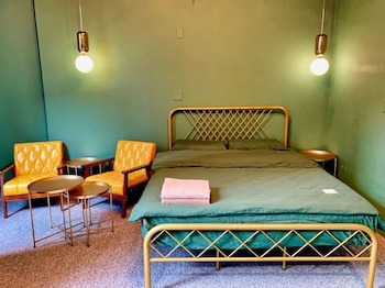 Baker Street Design Inn