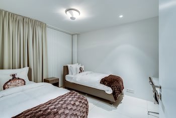 Black Pearl Luxury Apartments