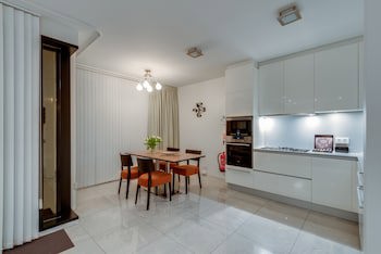 Black Pearl Luxury Apartments