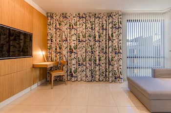 Black Pearl Luxury Apartments