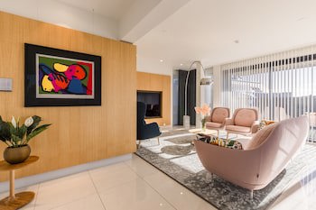 Black Pearl Luxury Apartments