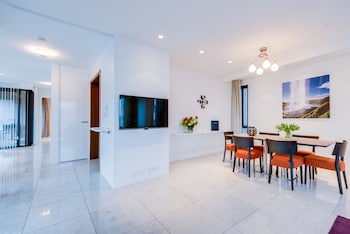 Black Pearl Luxury Apartments