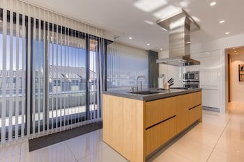 Black Pearl Luxury Apartments