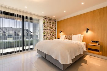 Black Pearl Luxury Apartments