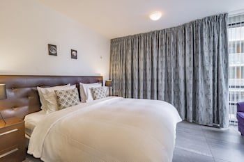 Black Pearl Luxury Apartments