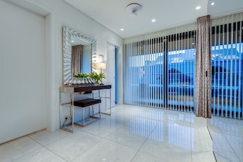Black Pearl Luxury Apartments
