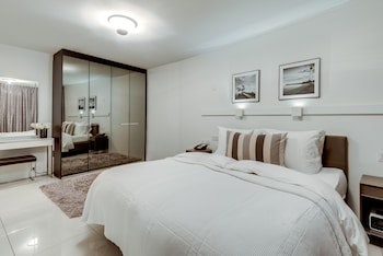 Black Pearl Luxury Apartments