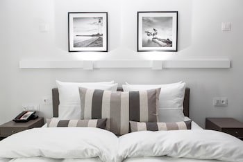 Black Pearl Luxury Apartments