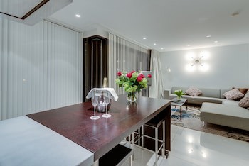 Black Pearl Luxury Apartments