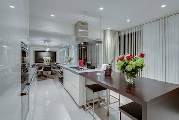Black Pearl Luxury Apartments
