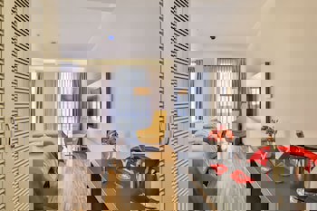 Business Life Boutique Hotel