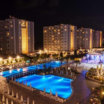Grand Park Lara