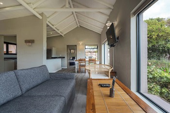 Blue Bay Lodge