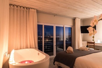 Blue Bay Lodge