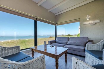 Blue Bay Lodge