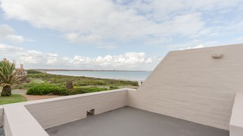Blue Bay Lodge