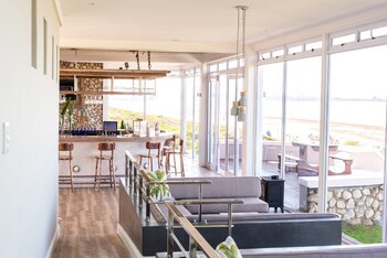 Blue Bay Lodge